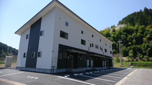 恵那市飯地町　賃貸戸建て住宅　『スカイスクエア』・１R　外観